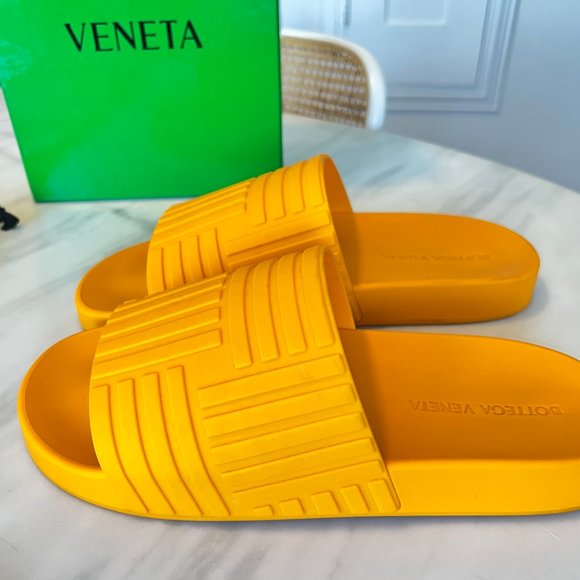 BOTTEGA VENETA Slider in Tangerine (Size 43)